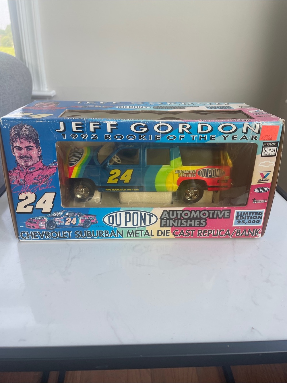 JEFF GORDON #24 DUPONT 1993 ROOKIE OF YEAR 1993 CHEVY SUBURBAN -1:25 SCALE